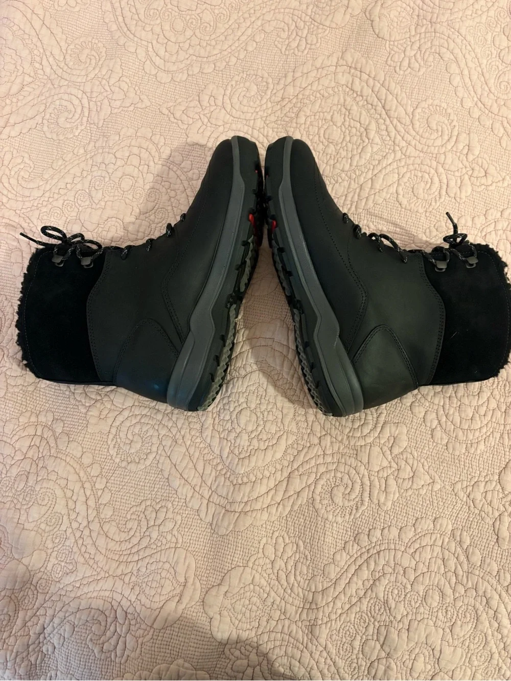 Ecco fits women